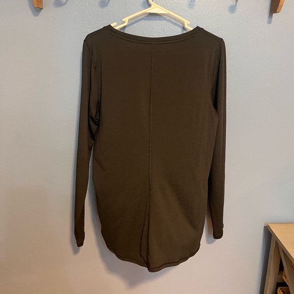 Under Armour top - Picture 2 of 2